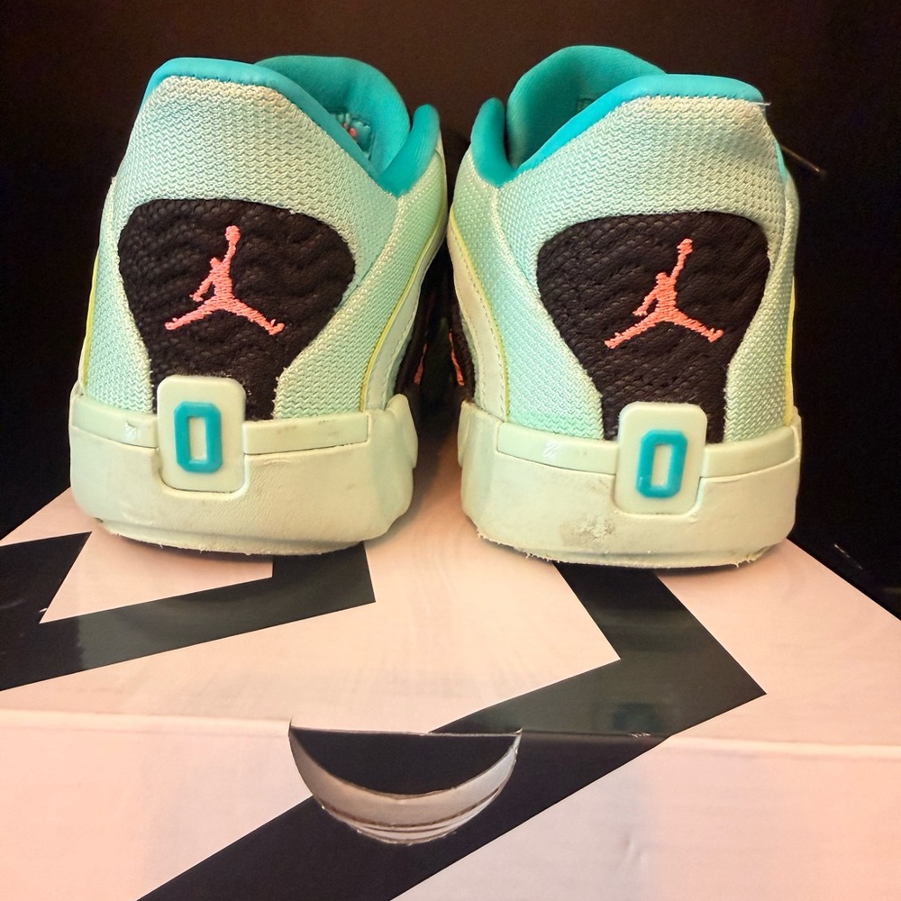 Barely worn, Jordan Tatum 2 Mint Foam/lava Glow Black, size 5.5Y - Picture 5 of 8
